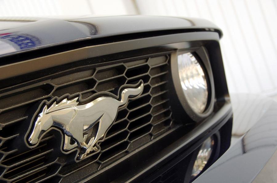  Ford Mustang GT 2010 года  (фото 40 из 213)